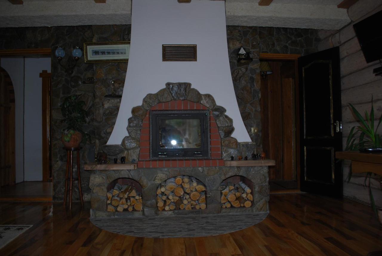 Смерекова Хата Pochaiv Exterior photo